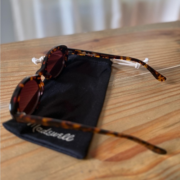 Madewell - “Russell” Oval Tortoise Shell Sunglasses - Picture 3 of 5
